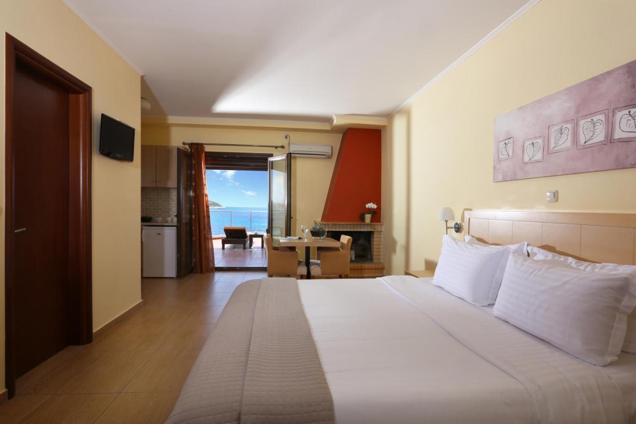 Faros Luxury Suites Marathopoli Luaran gambar