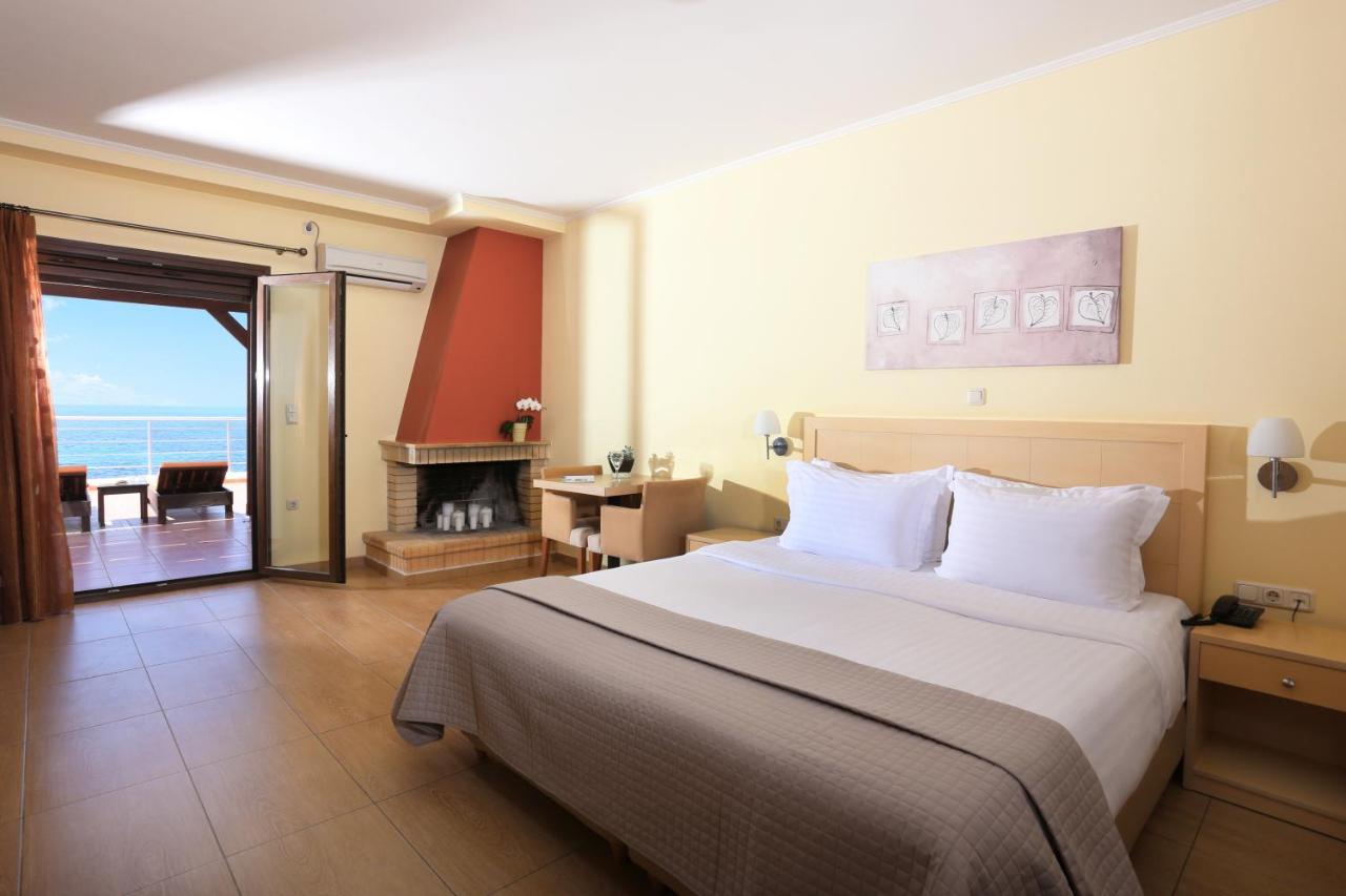Faros Luxury Suites Marathopoli Luaran gambar