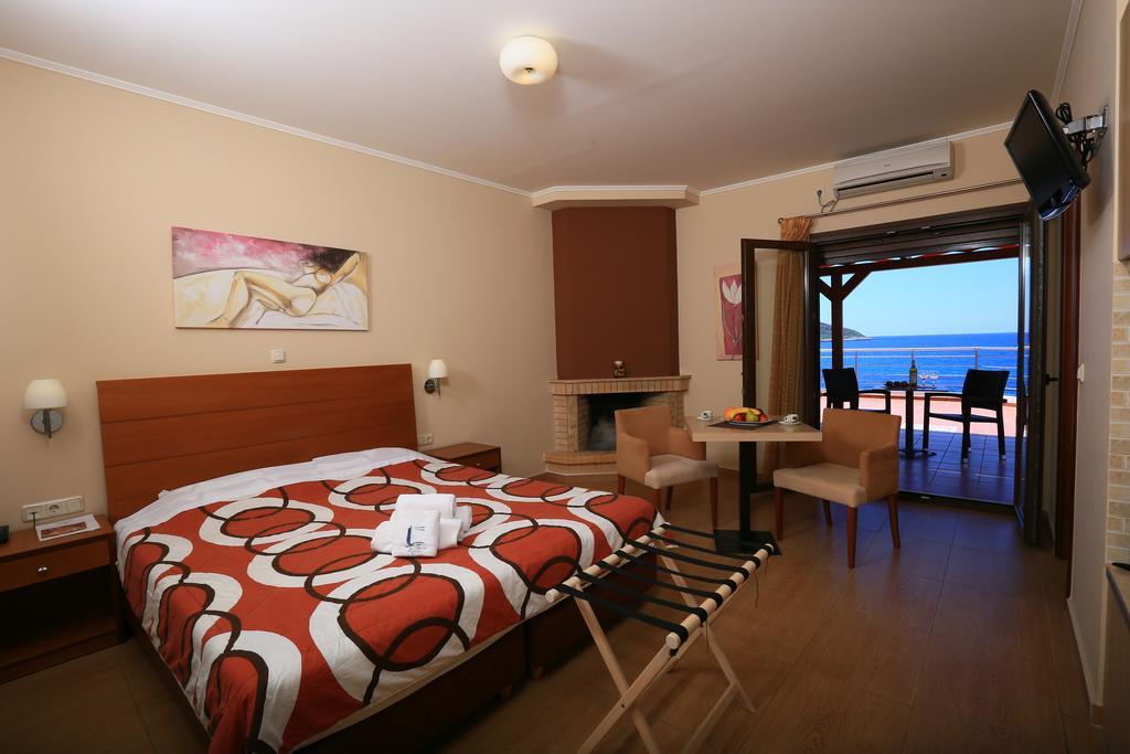 Faros Luxury Suites Marathopoli Luaran gambar