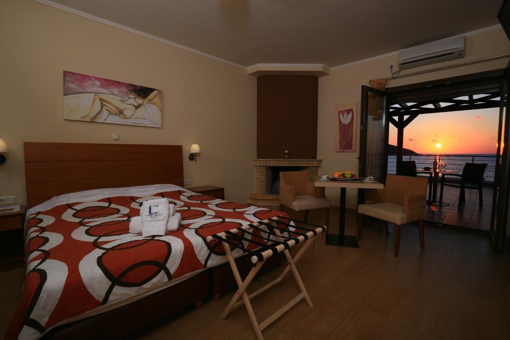 Faros Luxury Suites Marathopoli Luaran gambar