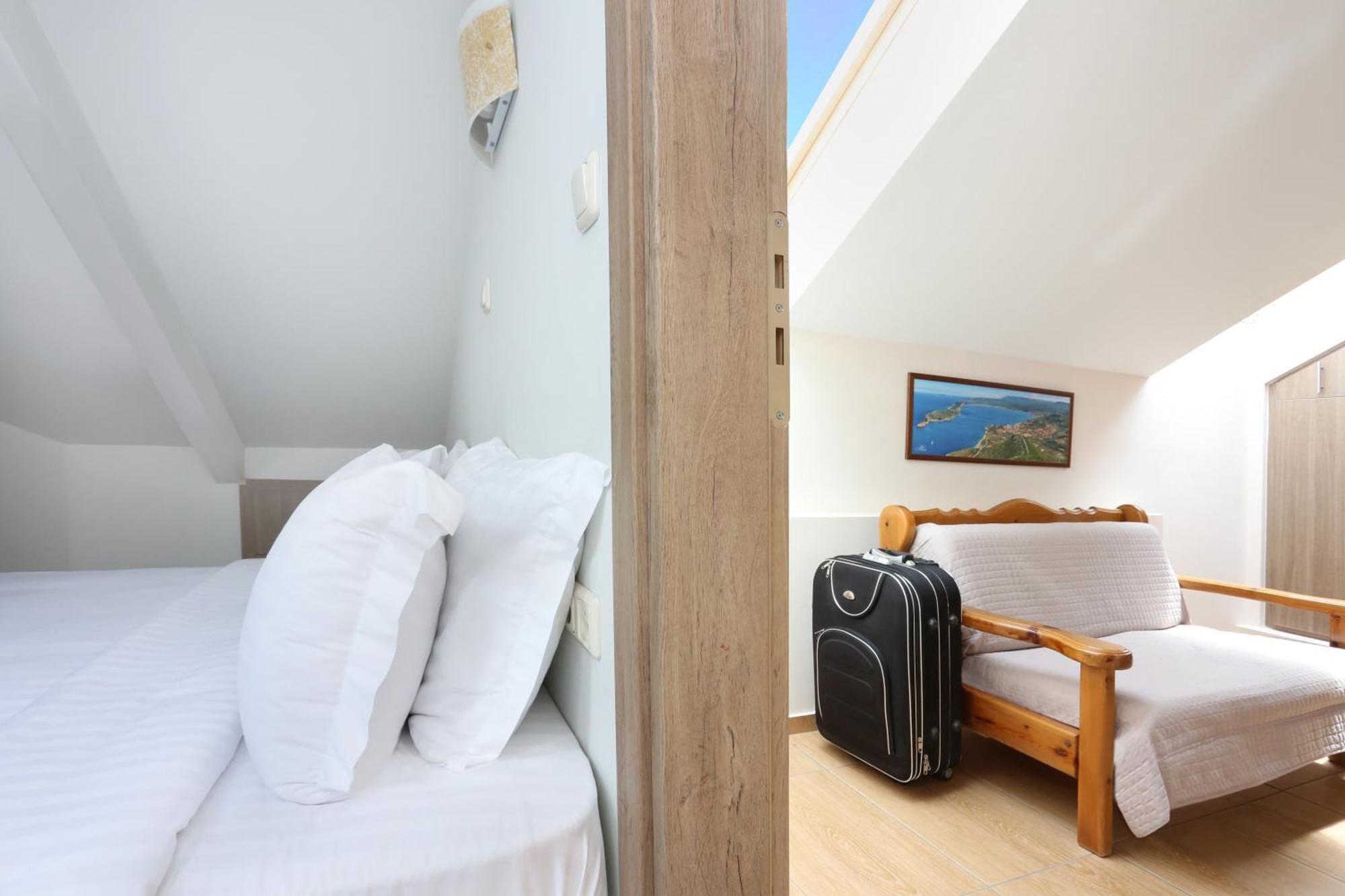 Faros Luxury Suites Marathopoli Luaran gambar