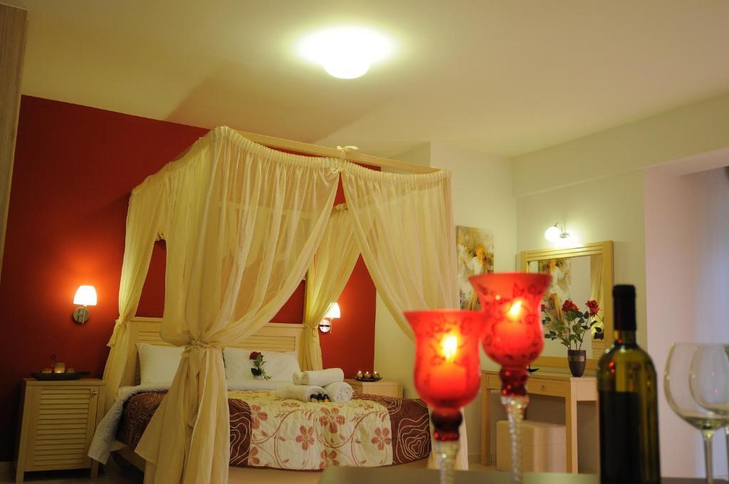 Faros Luxury Suites Marathopoli Bilik gambar