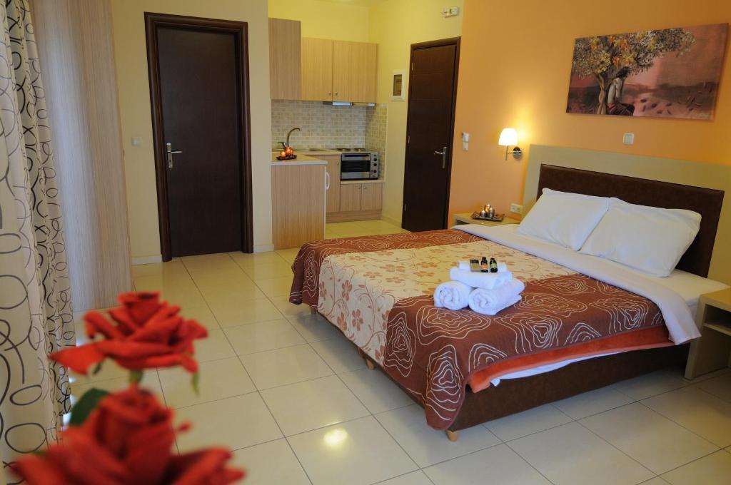 Faros Luxury Suites Marathopoli Bilik gambar