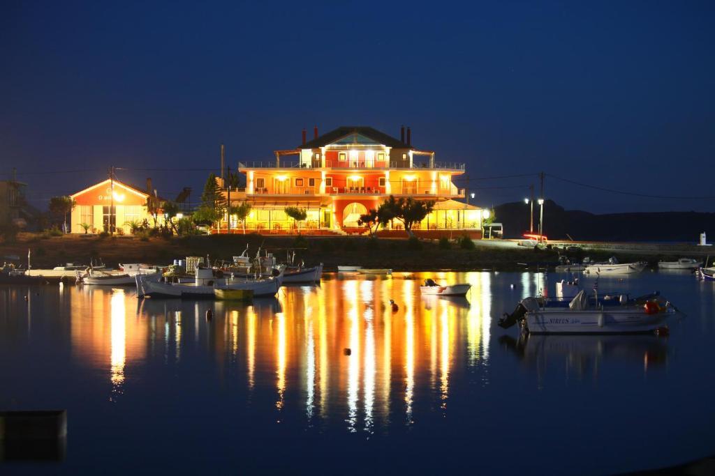 Faros Luxury Suites Marathopoli Luaran gambar