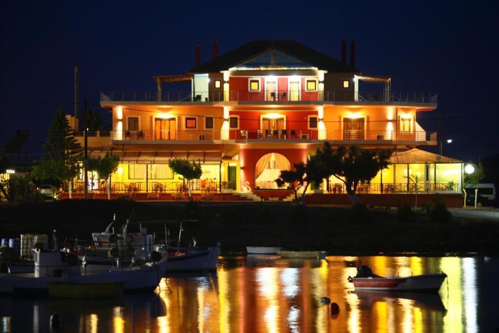 Faros Luxury Suites Marathopoli Luaran gambar